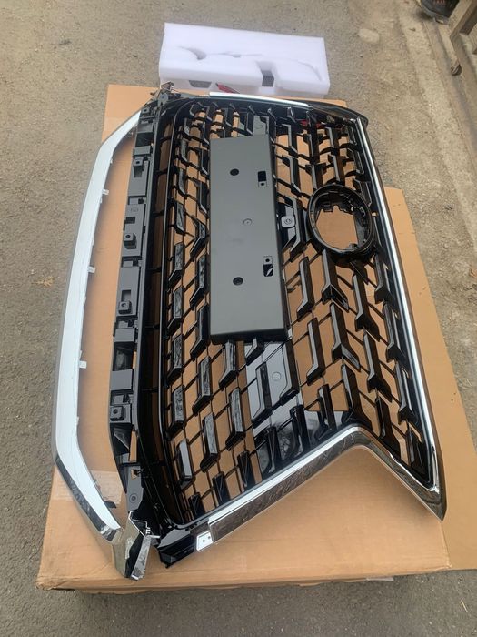 Решетка радиатора Lexus LX 570 Heritage