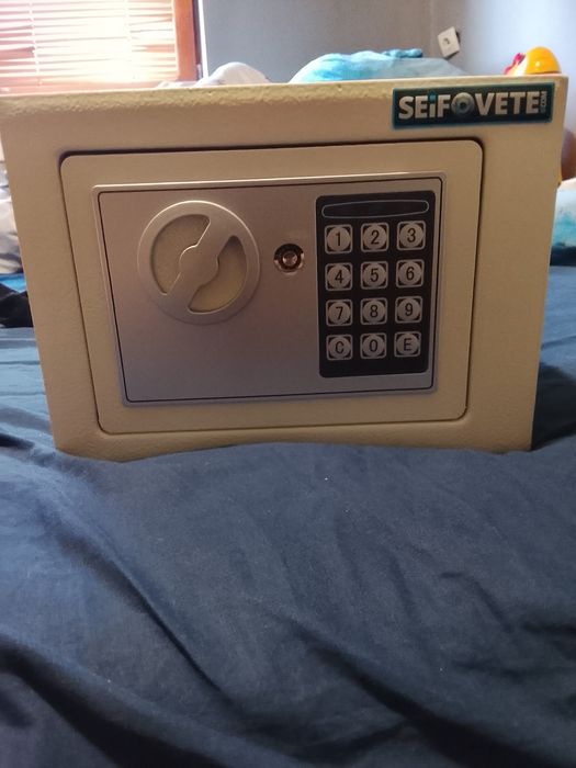 Продава се Сейф каса