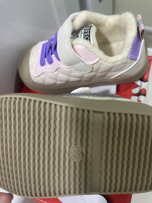 Кроссовка (новая) .