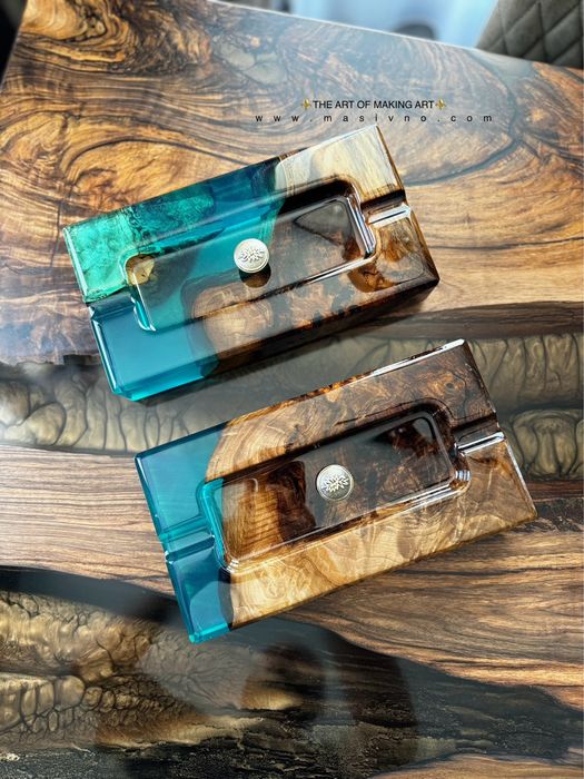 Маса от естествено дърво и епоксидна смола