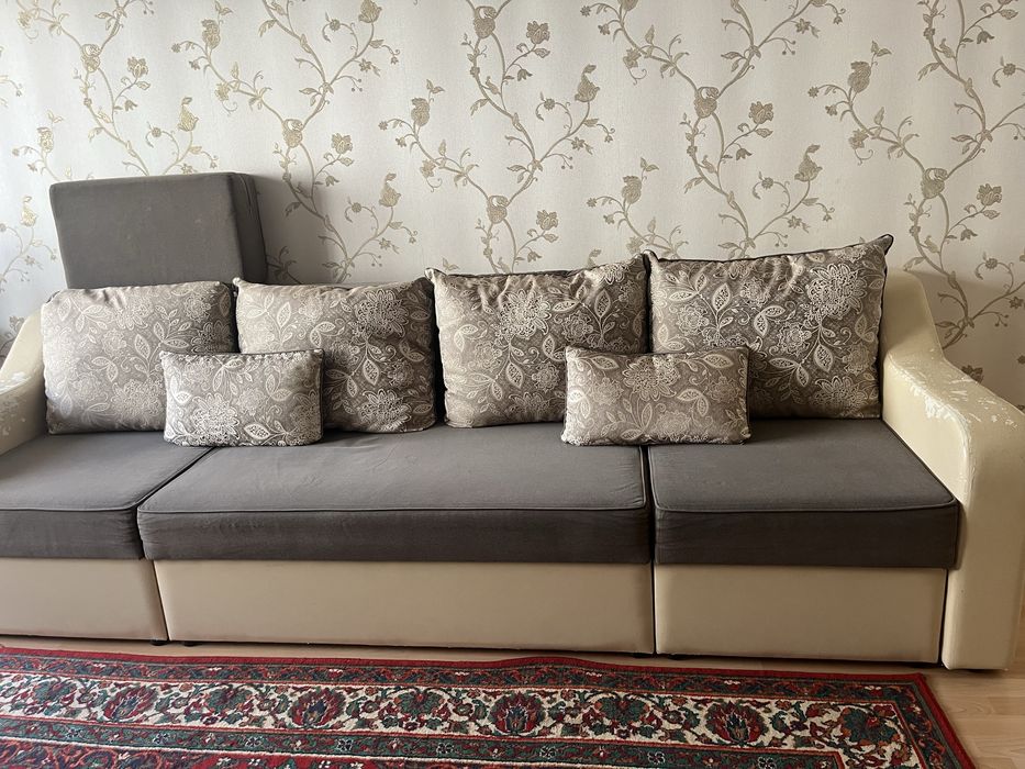 Продам диван б/у очень хорошего качества.,.