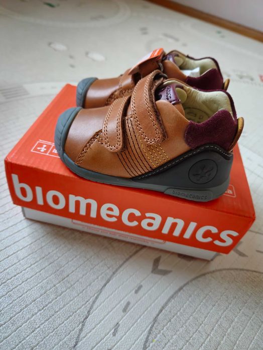 Нови обувки Biomecanics номер 19, вкл. и за прохождане