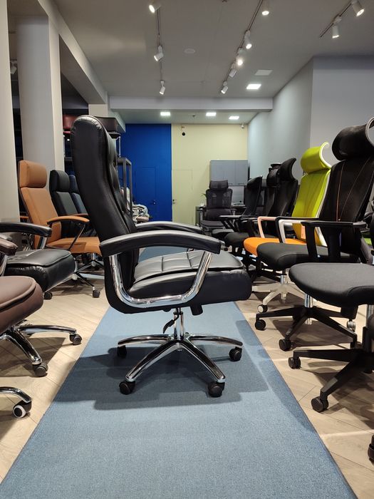 Офисное кресло для руководителя и персонала модель Hill