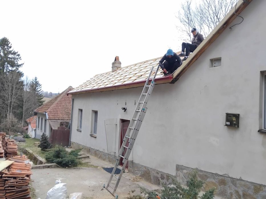Executam lucrările de reparații acoperișuri dulgherie țiglă metalica ceramica orice fel de reparații acoperișuri