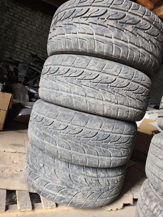 Комплект покрышек  на 20