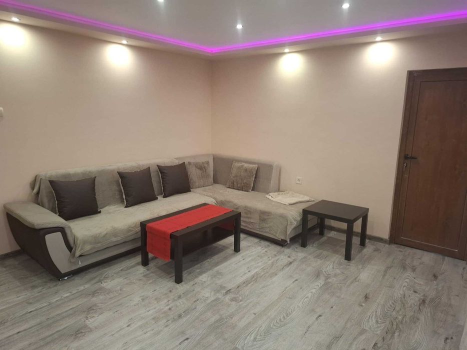 Дава се под наем Двустаен апартамент в Плевен, Идеален център - 70 кв.м за 408 € - Снимка #6