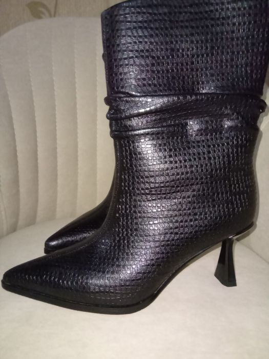 Ботинки кожанные.