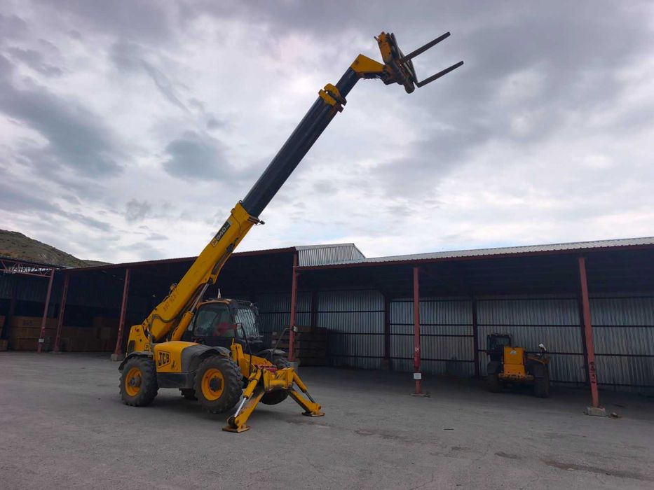 Телескопичен товарач JCB – 2008 г., 17 м стрела
