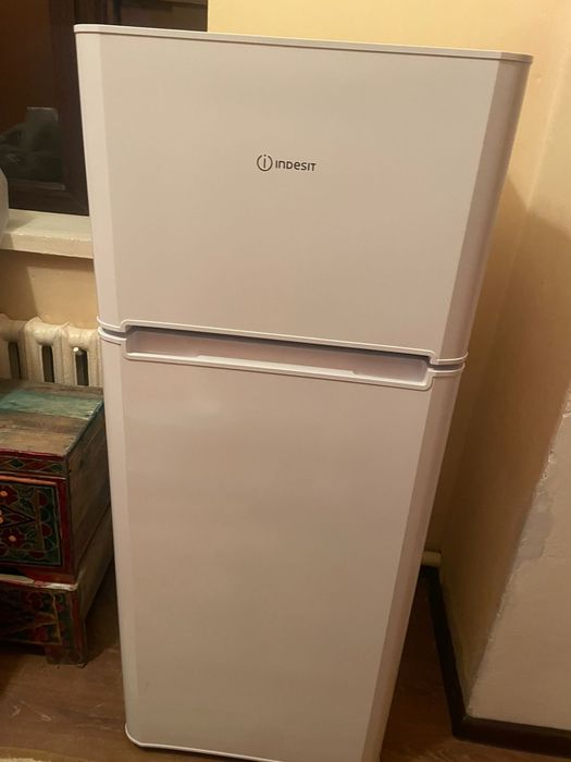 Холодильник indesit