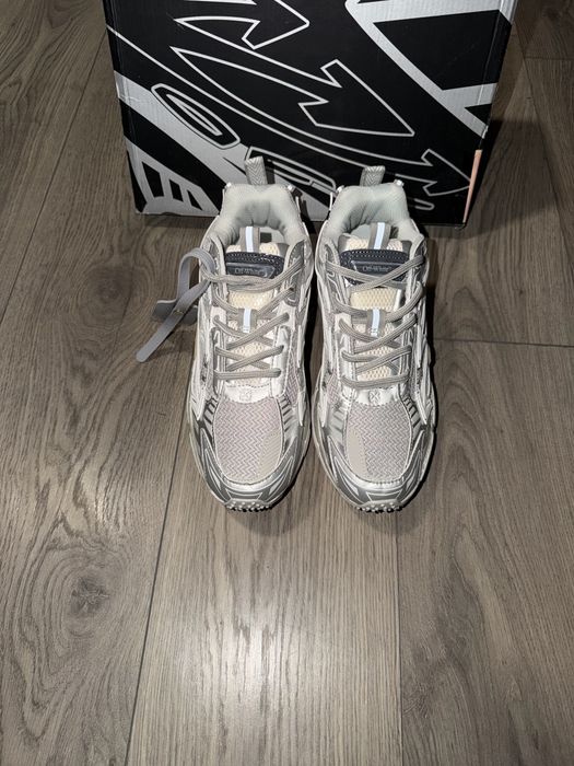 Off White Be Right Back