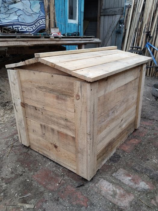 Будка новая для средней собаки.