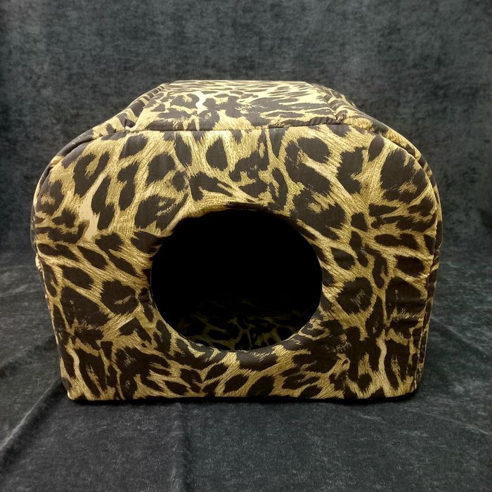 Домик для кошек и небольших собачек