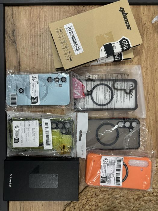 Samsung Galaxy S24, 256GB – Батерия 99% + Подарък 6 кейса и 4 стъклени протектора!