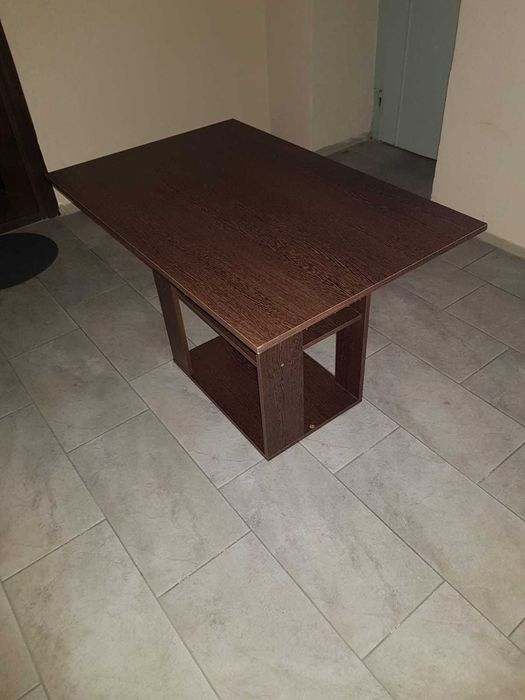 Super Oferta ! Măsuță-> L=105 cm, l=68 cm , h=74 cm,  pret 120 Ron