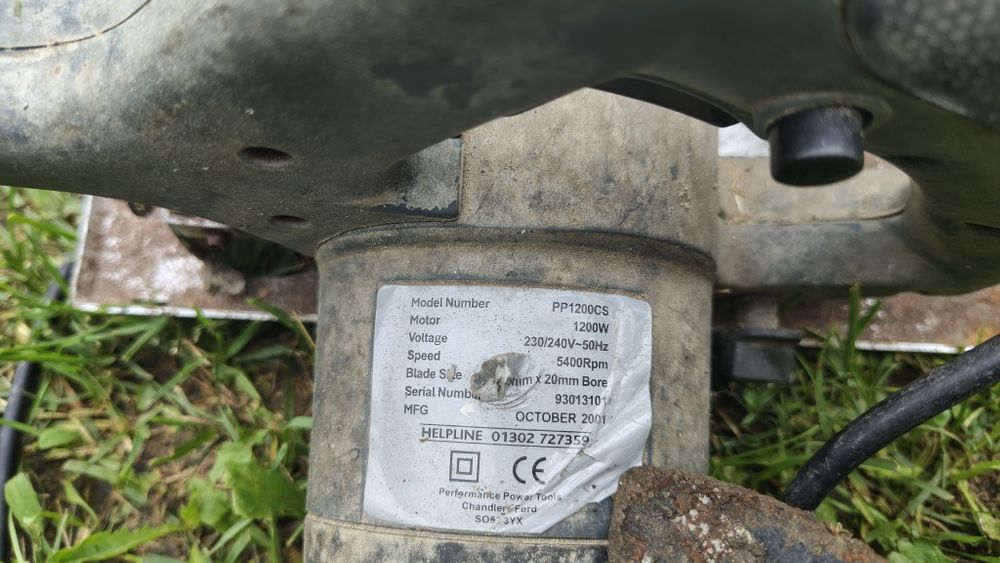 Fierăstrău electric