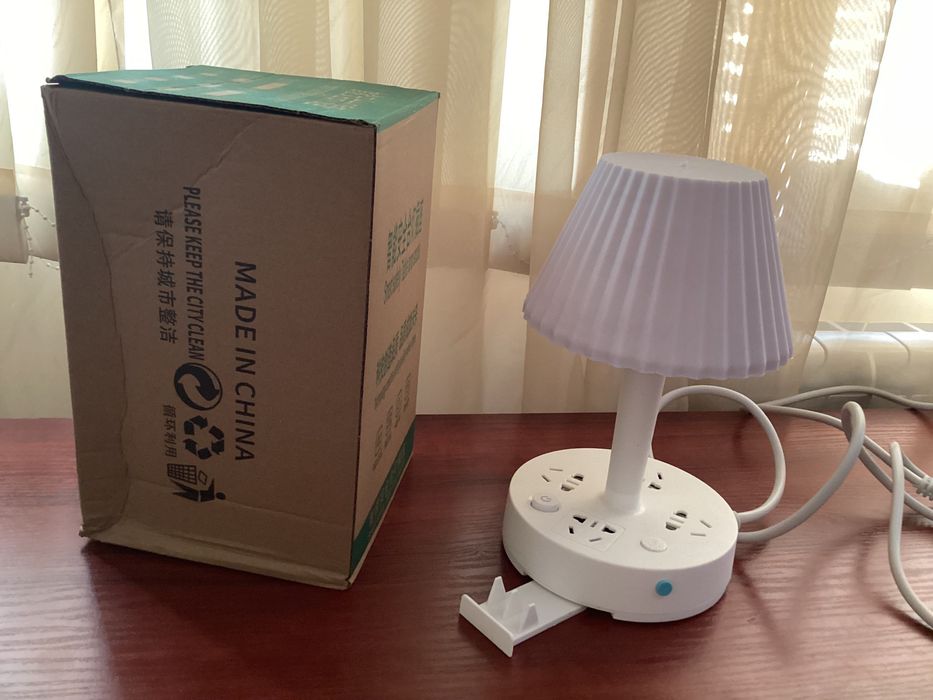 Нощна лампа с вградени контакти и  2 UBS входа. В кутия,за подарък