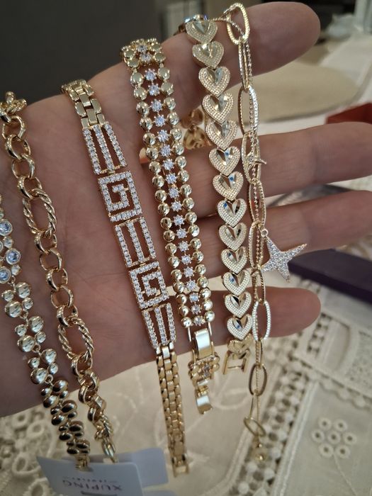 Позлатени гривни