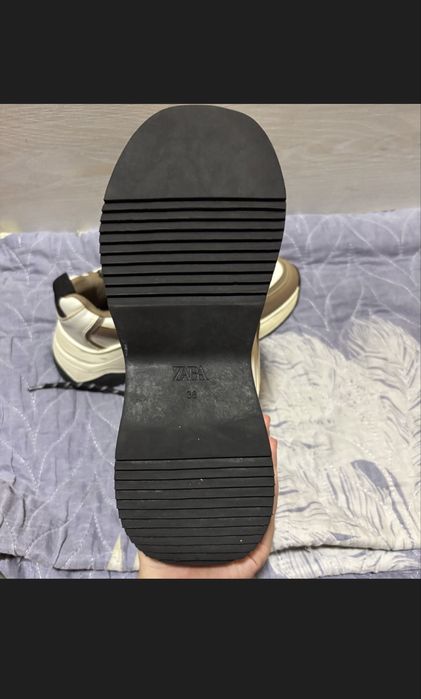 Кроссовки женские