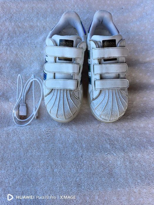 Детски светещи маратонки Adidas номер 32 стелка 20см