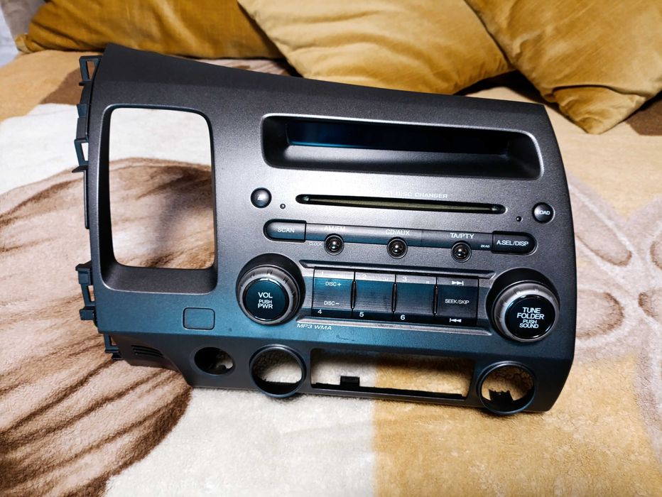 Радио за Honda Civic 8 Sedan