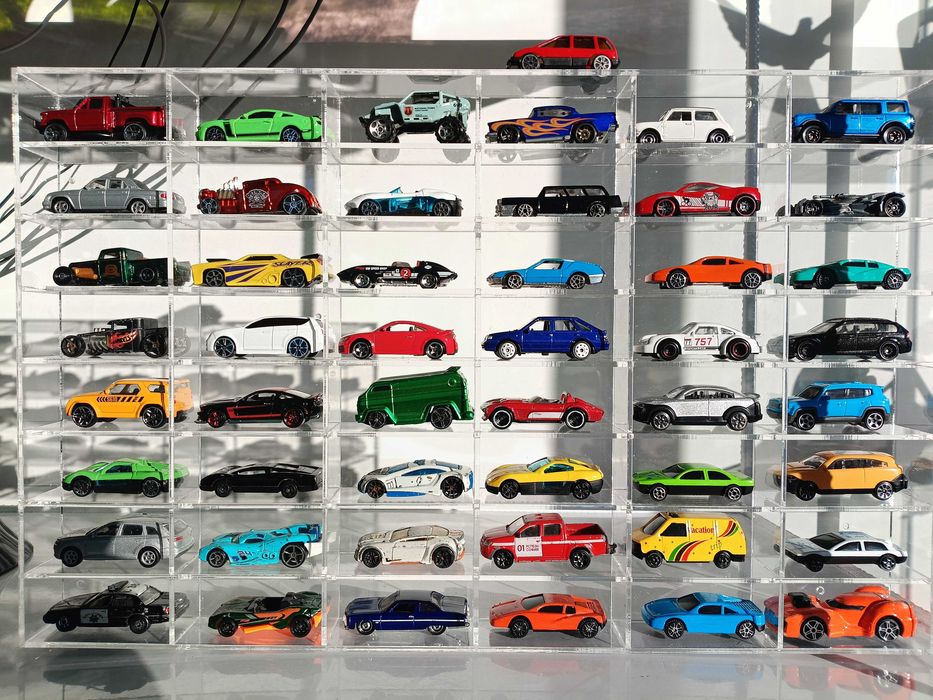 Matchbox , Hot Wheels , Maisto и други .