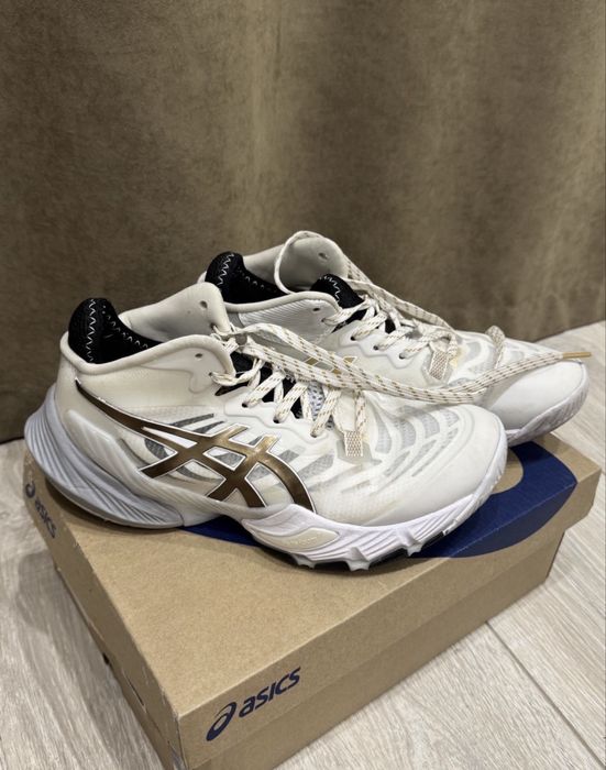 Кроссовки asics для спорта