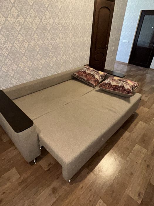 Диван бежевый раскладной