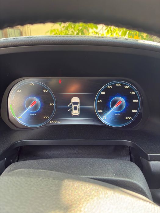 Hongqi E-HS3 EV в идеальном состоянии