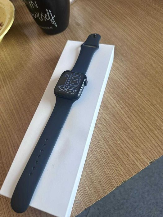 Apple Watch SE 2025 – 44mm – Impecabil – 100% baterie – Ca nou