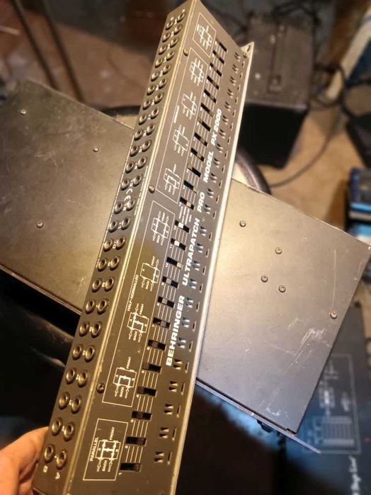 Миксер, смесител, мишпулт професионален, вградени ефекти и еквилайзер