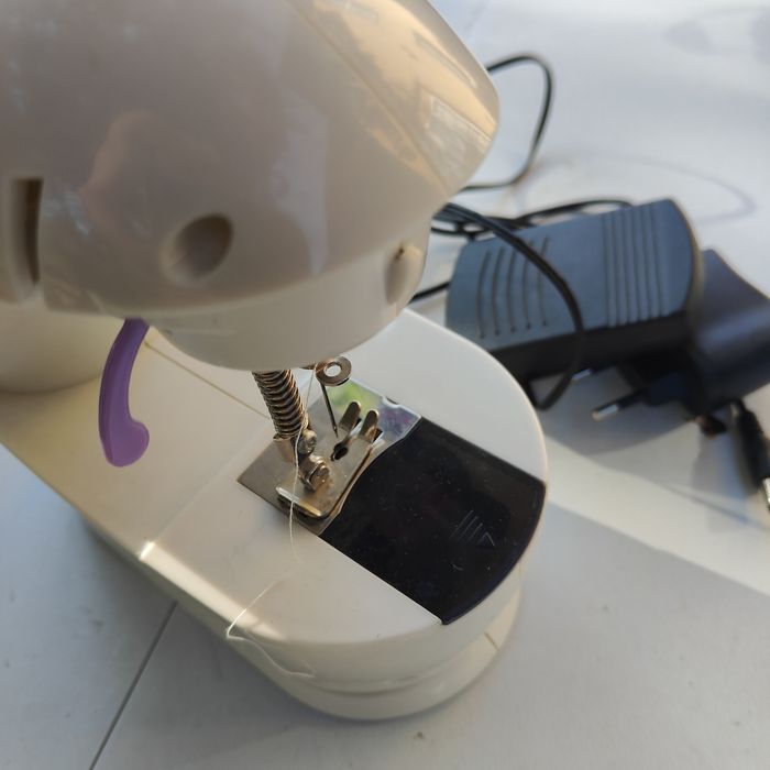 Продам швейную машинку