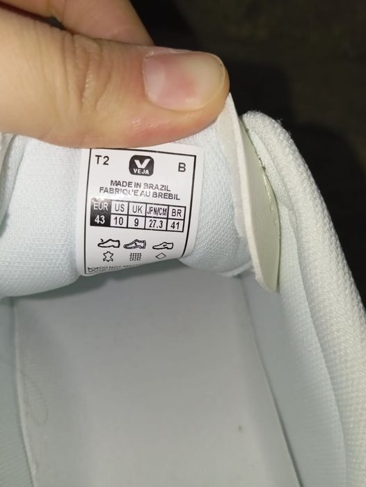 Кроссовки продам