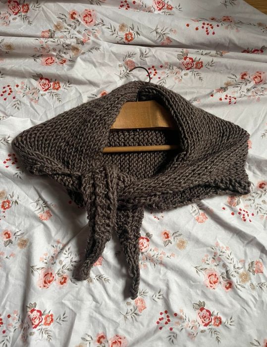 fular triunghiular tricotat cu lana