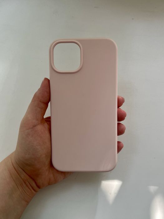 Чехол на iPhone 13 от бренда uBear