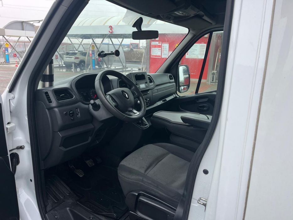 Vand renou master 2022  9 europaleti cu cabina de dormit