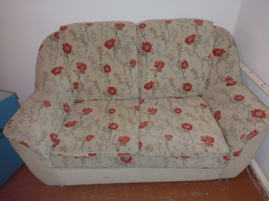 Продам два дивана