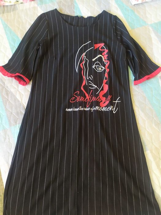 Черна рокля къса