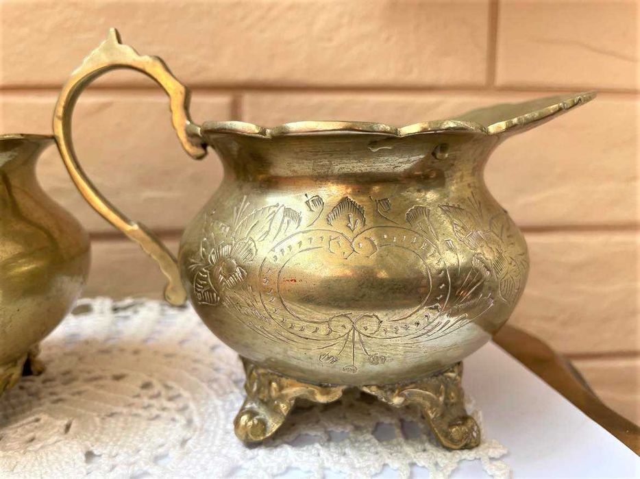 Прекрасен комплект от латиера и захарница от месинг