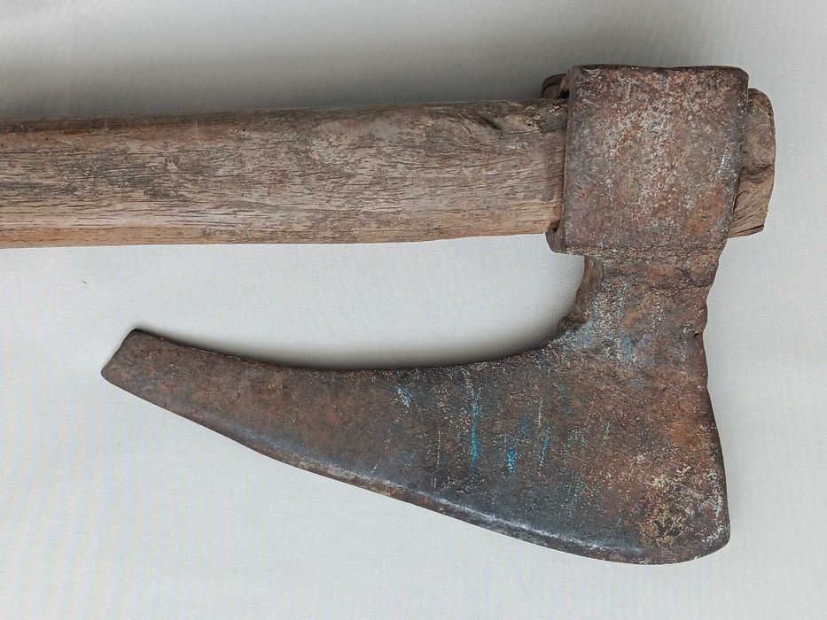 Старинни ковани брадва кривица / рокан