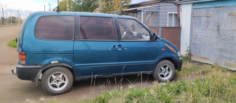 Продам автомобиль Ниссан Серена