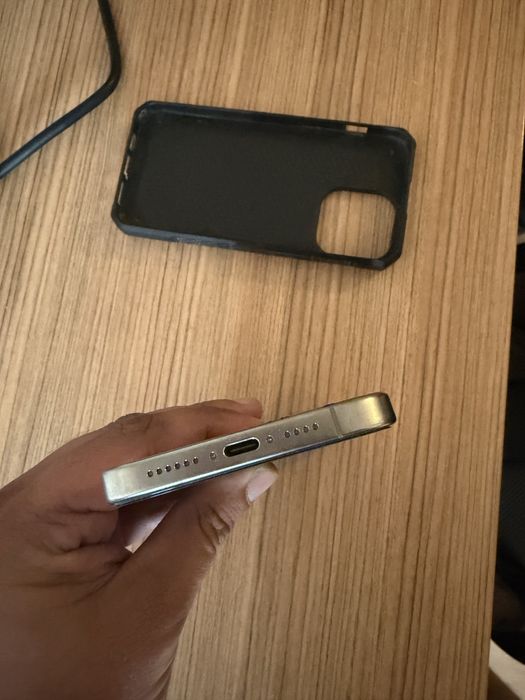 Vand iPhone 15 Pro Max