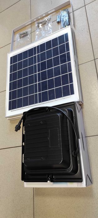 LED Соларен прожектор 200W с отделен панел