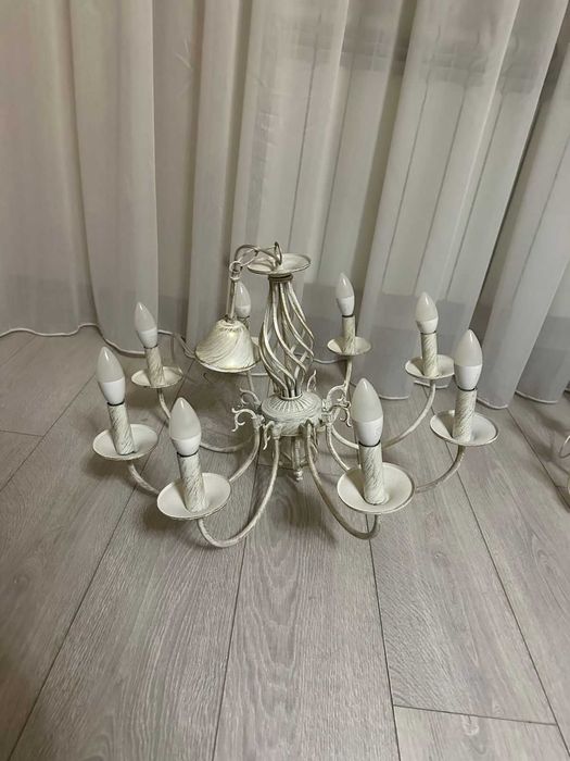 2 люстры в классическом  стиле