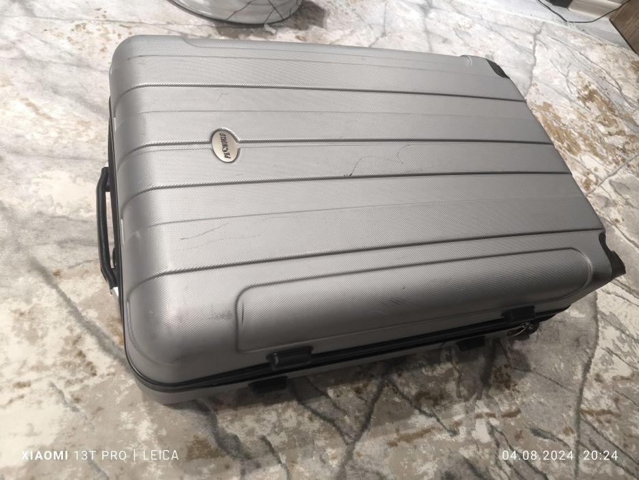 Чемодан на колёсах