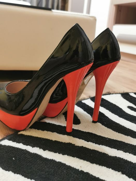 Pantofi cu toc de dama