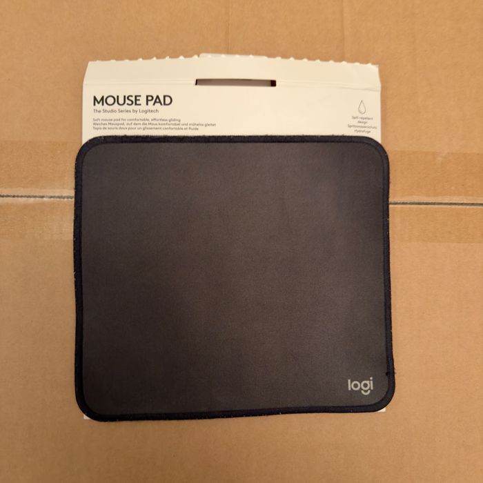 Vând Mouse Pad Logitech Studio Series – Stare Impecabilă (Ca Nou)