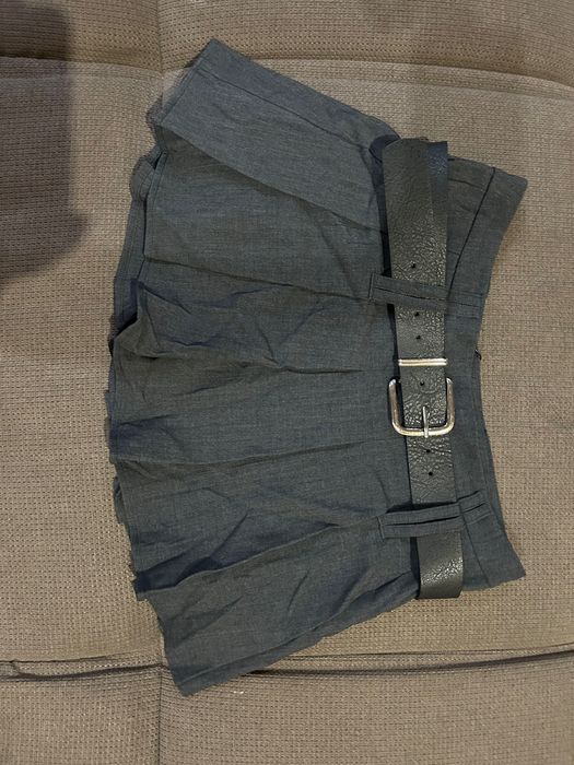 Къса сива пола М размер