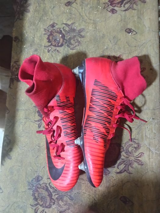 Se vinde ghete de fotbal Nike mercurial