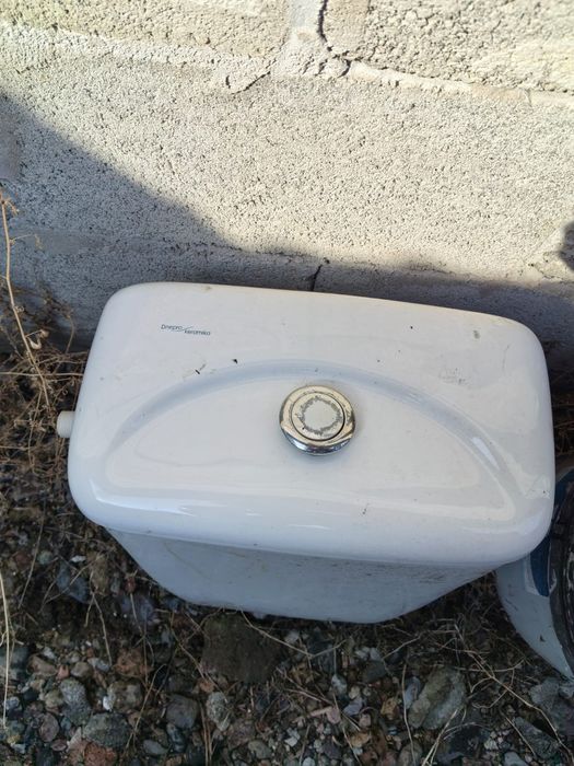 Бачок унитаз 2шт разные