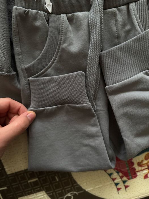 Абсолютно новый комплект ожежды для малыша